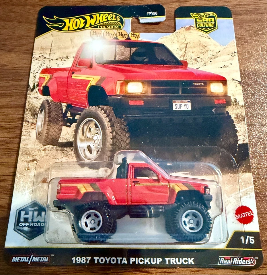 ¡Lote de cultura de autos premium Hot Wheels! Camioneta Toyota '87 y '24 Land Cruiser! Foto 4 de 4