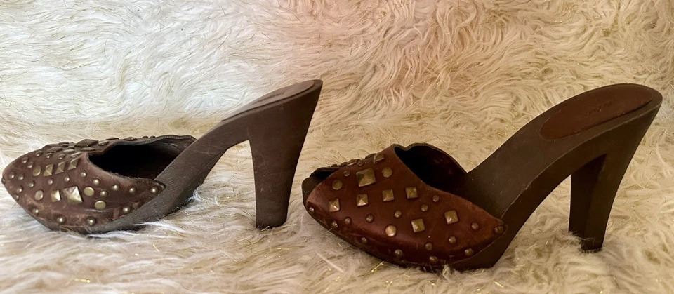Tacones de madera con tachuelas Mossimo vintage para mujer talla 10 | Mules marrón peep toe Foto 4 de 4
