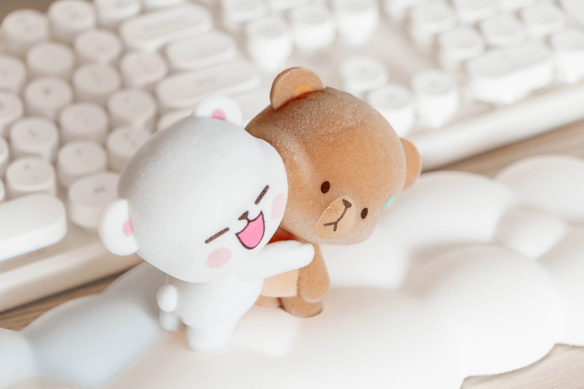 Milk Mocha Bear x Shopville Exclusive: Hugging Figurine - Fuzzy