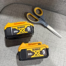 Dewalt DCB205 20 V Compact Power Tool Battery...