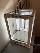 Ultimaker 2 Extended+ 3D Printer with 7 Rolls Of Filament, Spare Parts, 2 Plates