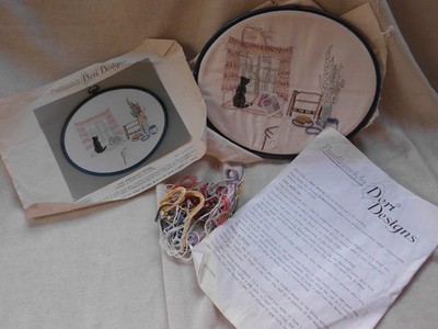 VINTAGE DERI DESIGNS TEILGESTARTETES STICKSET mit HOOP von ''ERWARTUNGEN'' KATZE