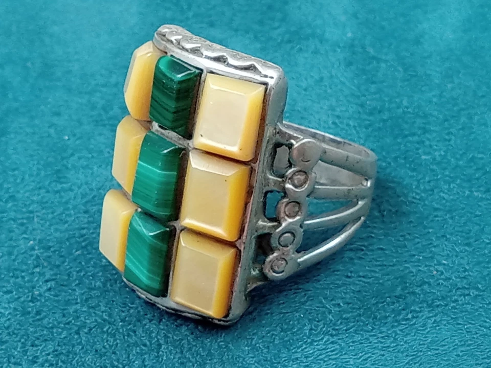 Excelente anillo de plata de ley para hombre con madreperla y malaquita: talla 10 Foto 3 de 4