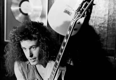 Ted Nugent with a Gibson guitar during an MTV interview 1986 OLD MUSIC PHOTO 2