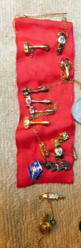 Vintage Beta Sigma Phi Schwesternschaft Hammer Pins Taschenlampe Charms Pin 40 Pinback Lot - Bild 4 von 22