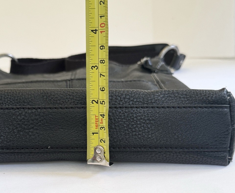 The Sak Iris Zip Black Crossbody Saddle Messenger Leather Bag Medium