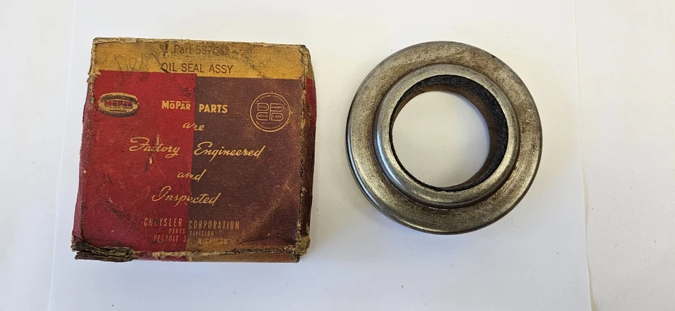 Chrysler Crown Imperial Dodge Truck 1939-1956 piñón de accionamiento sello de aceite 587541 nuevo en stock Foto 3 de 4