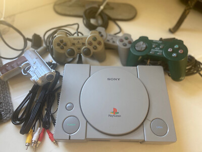Sony PlayStation Console (Jan 2000) 3 Remotes Scorpion II Gun Manual Memory Card