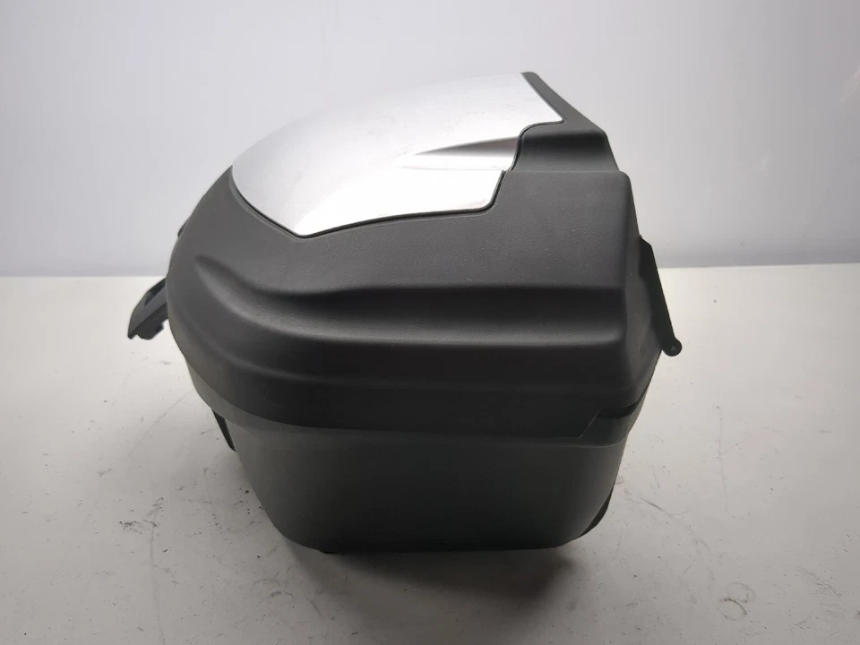 05-10 Triumph Sprint ST 1050 maletero trasero caja superior de almacenamiento SIN LLAVE Foto 4 de 4