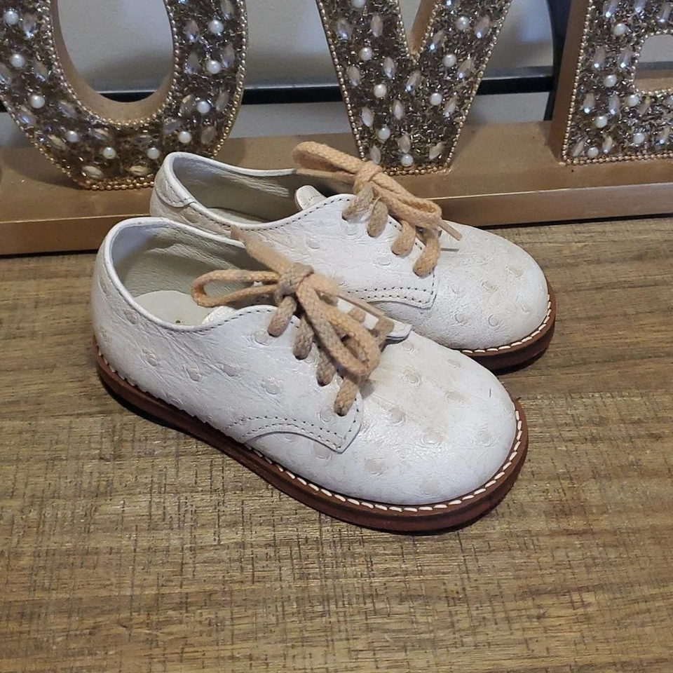 Sapatos de couro creme para caminhada bebê avestruz tamanho 5,5 - Imagem 2 de 4