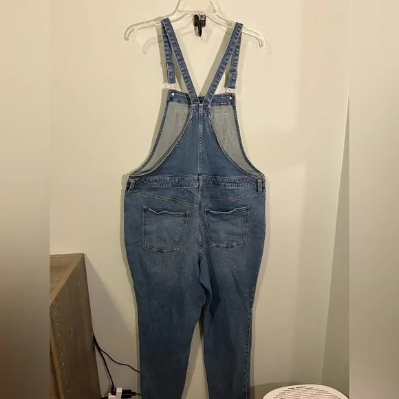 UNIVERSAL THREAD Women's Medium Wash Distressed H… - image 5