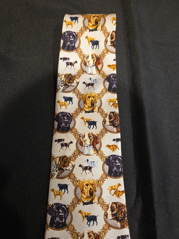 Eagle Men's Necktie Featuring Dogs, Golden Retriever,  Black Labrador..100% Silk - Image 3 of 4