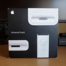 Apple Universal Dock for iPod/IPhone MB125G/A w/dock inserts remote control