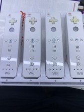 Wii Nintendo Mario kart game and 4 remotes charging station No Game