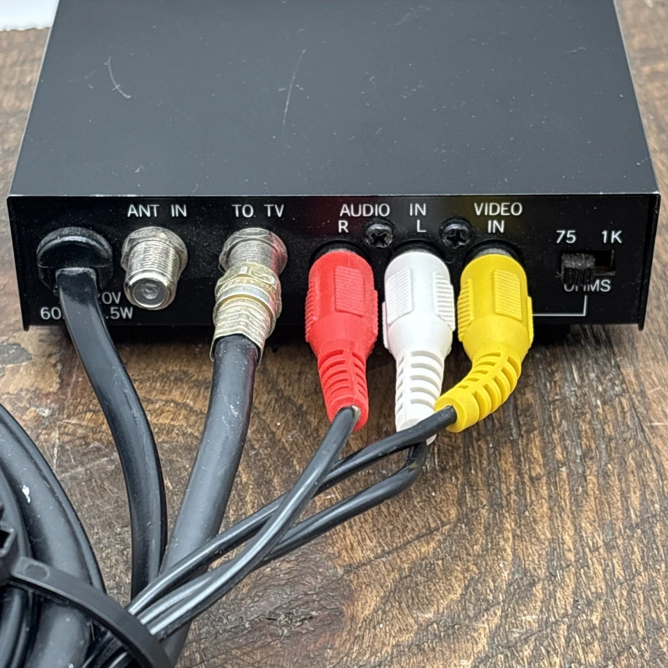 3G Vintage Gaming RF Modulator - Philips Magnavox PM61138 AV TV Switch Box - Image 4 of 4