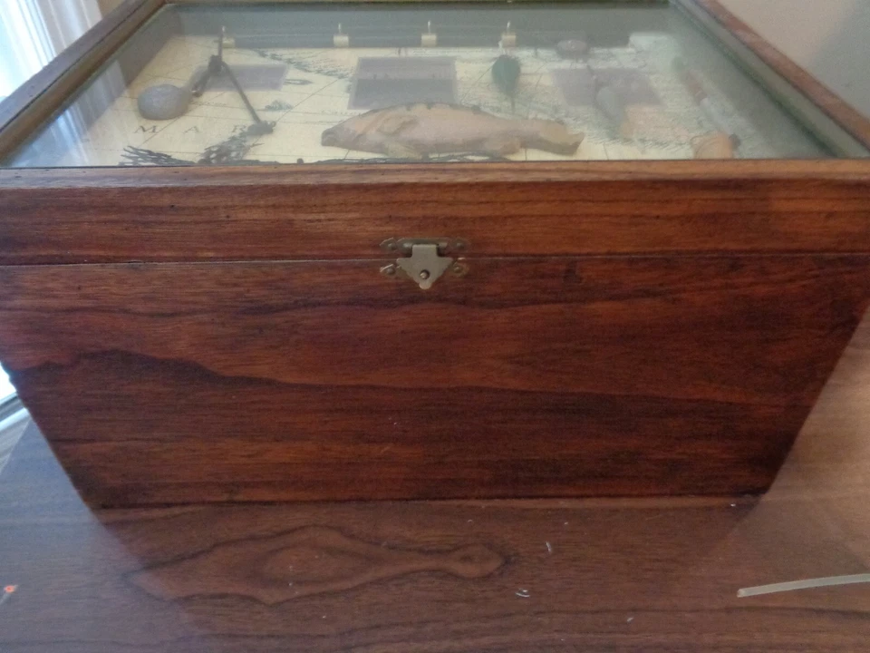 Vintage Dark Wood Treasure Keepsake Storage & Fishing Shadow Box Lid 16"x12"x9" - Image 3 of 4