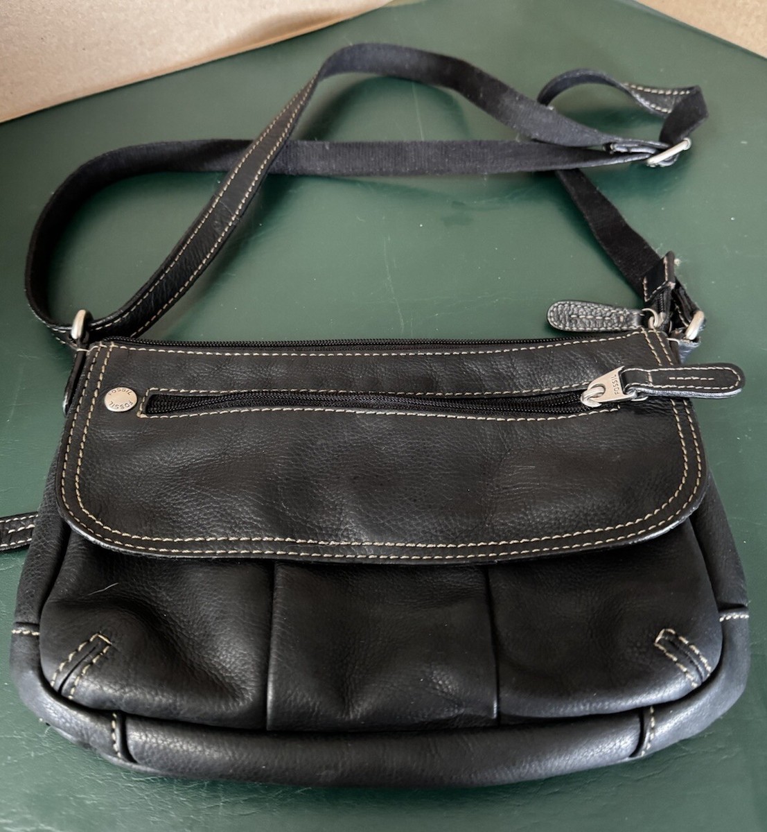 Fossil Small Leather Classic Crossbody Purse Bag Adjustable Strap