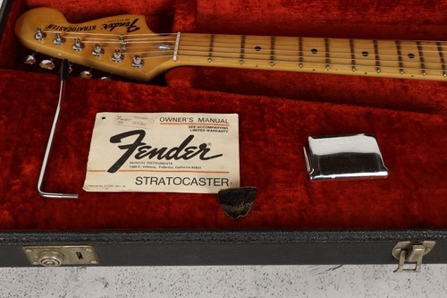 1977 Fender Stratocaster 3-Color Sunburst Electric Guitar w/ Original Case - Picture 17 of 23