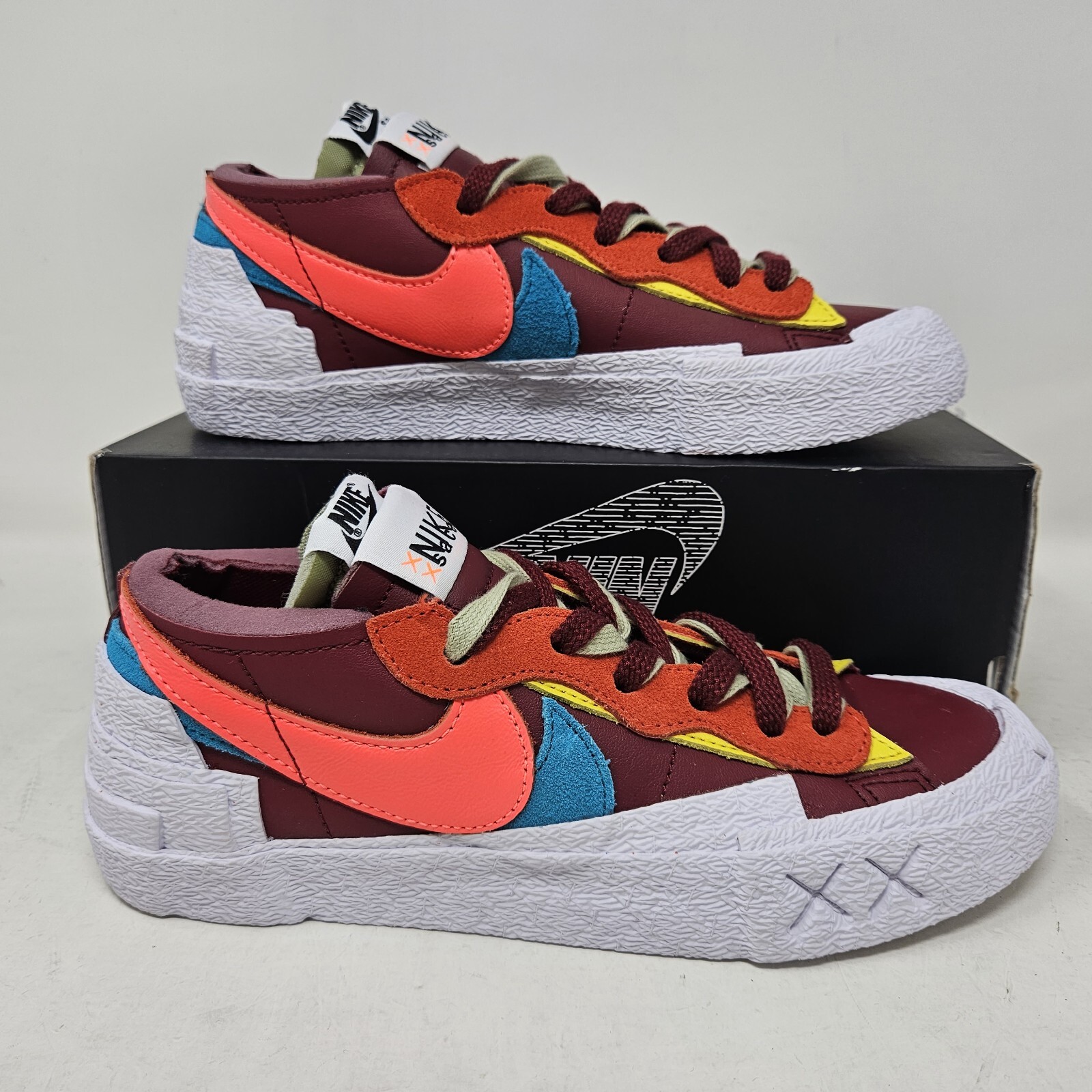 SACAI X NIKE Scarpa Nike x Sacai x KAWS Blazer Low Team Rossa DM7901 600 Uomo 6 Wmns 7 5