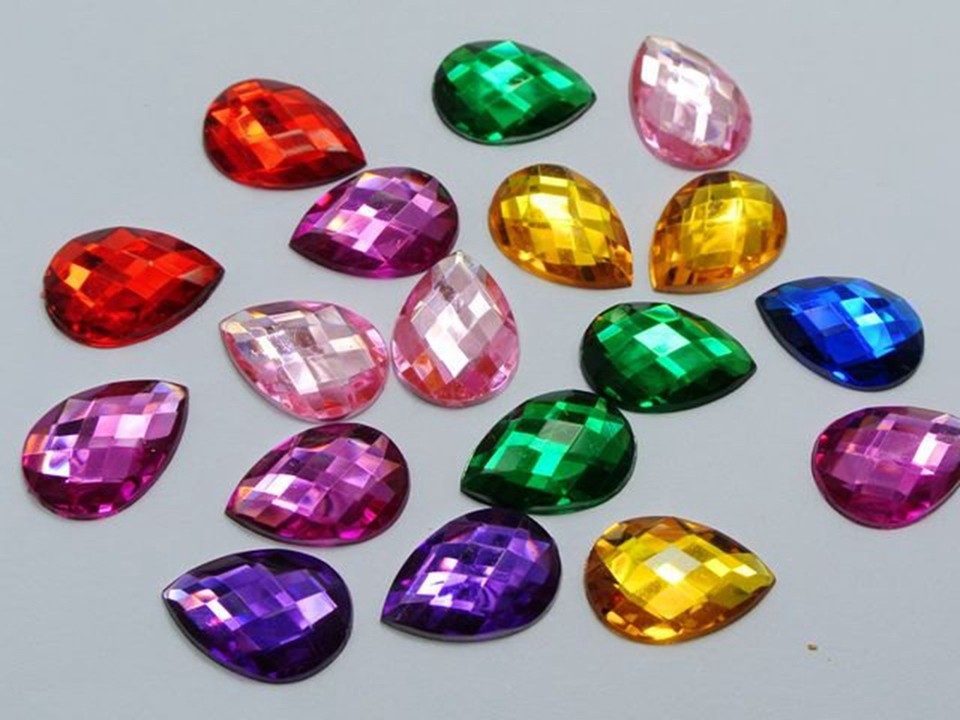 30 Pierres Acryliques à Facettes Ovales 13x18mm - Dos Plat, Couleurs Mélangées - CraftbuddyUS DIY