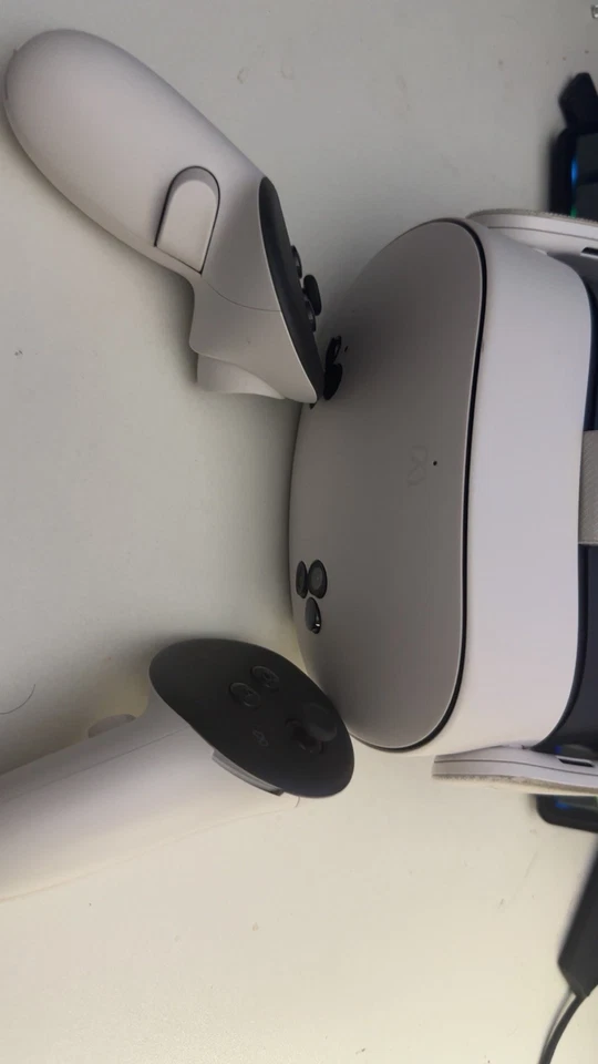 Meta Quest 3S Virtual Reality Headset 128GB - Image 4 of 4