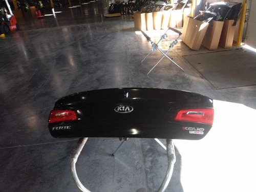 Used Deck Lid fits: 2016 Kia Forte Coupe rear view camera incandescent lamps Gra
