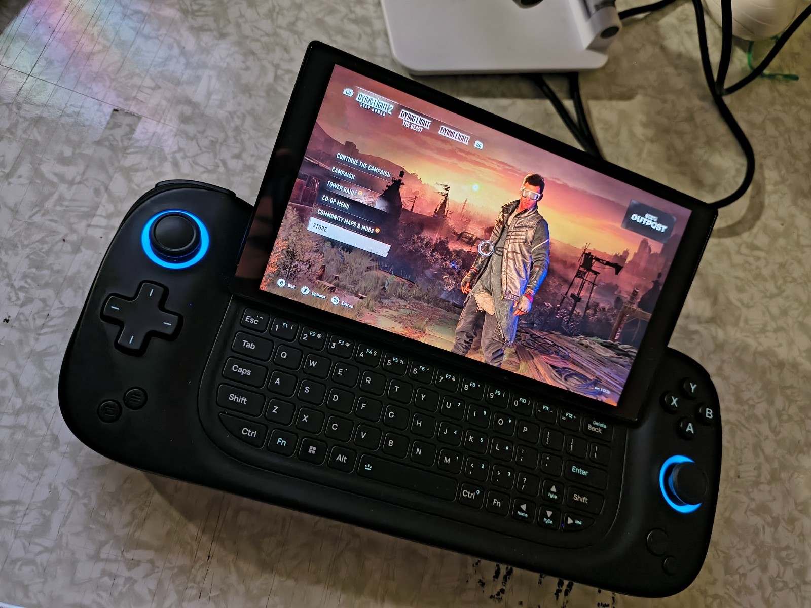 Handheld Windows 11 Pc
