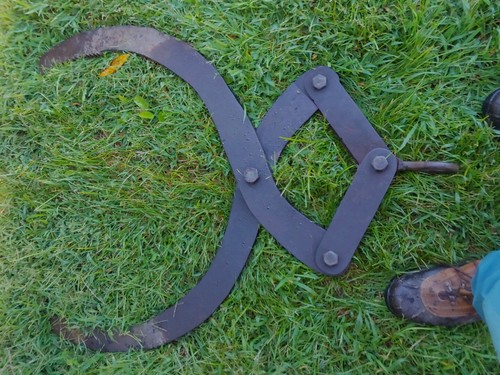 Large Grapple, 4 foot tall