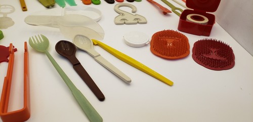VINTAGE TUPPERWARE GADGETS, HOSTESS PARTY FAVORS, LOT OF 40 - Picture 4 of 5