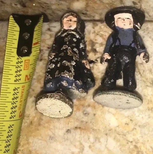 4 AMISH CAST METAL FIGURES OLDER MEN - WOMEN - CHILDREN  PAINTED And Display - Picture 7 of 12