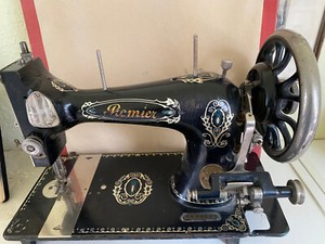 Nähmaschine Premier - 36 cm  x 17 cm x 25 cm, 10,5 kg -Vintage