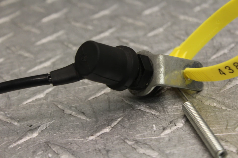 Yamaha FZ1 2003 sensor de freno trasero Foto 3 de 4