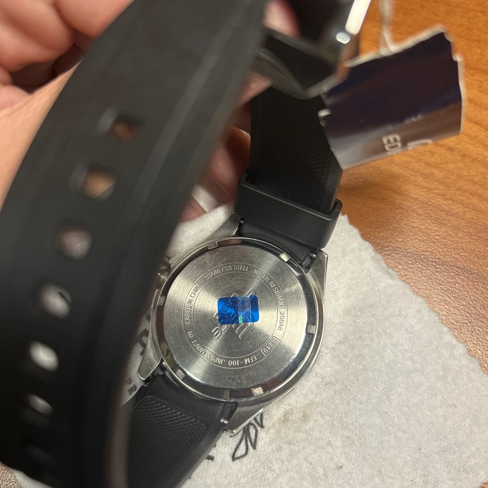 Nuevo reloj de buceo de cuarzo Casio Edifice EFM100-1AV 200M con correa original Foto 3 de 3