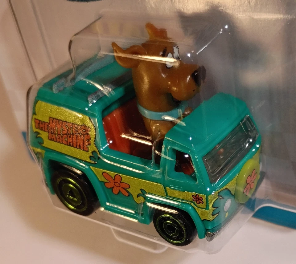 Hot Wheels Racer Verse Scooby-Doo Driving the Mystery Machine New in Pack - Image 2 of 4