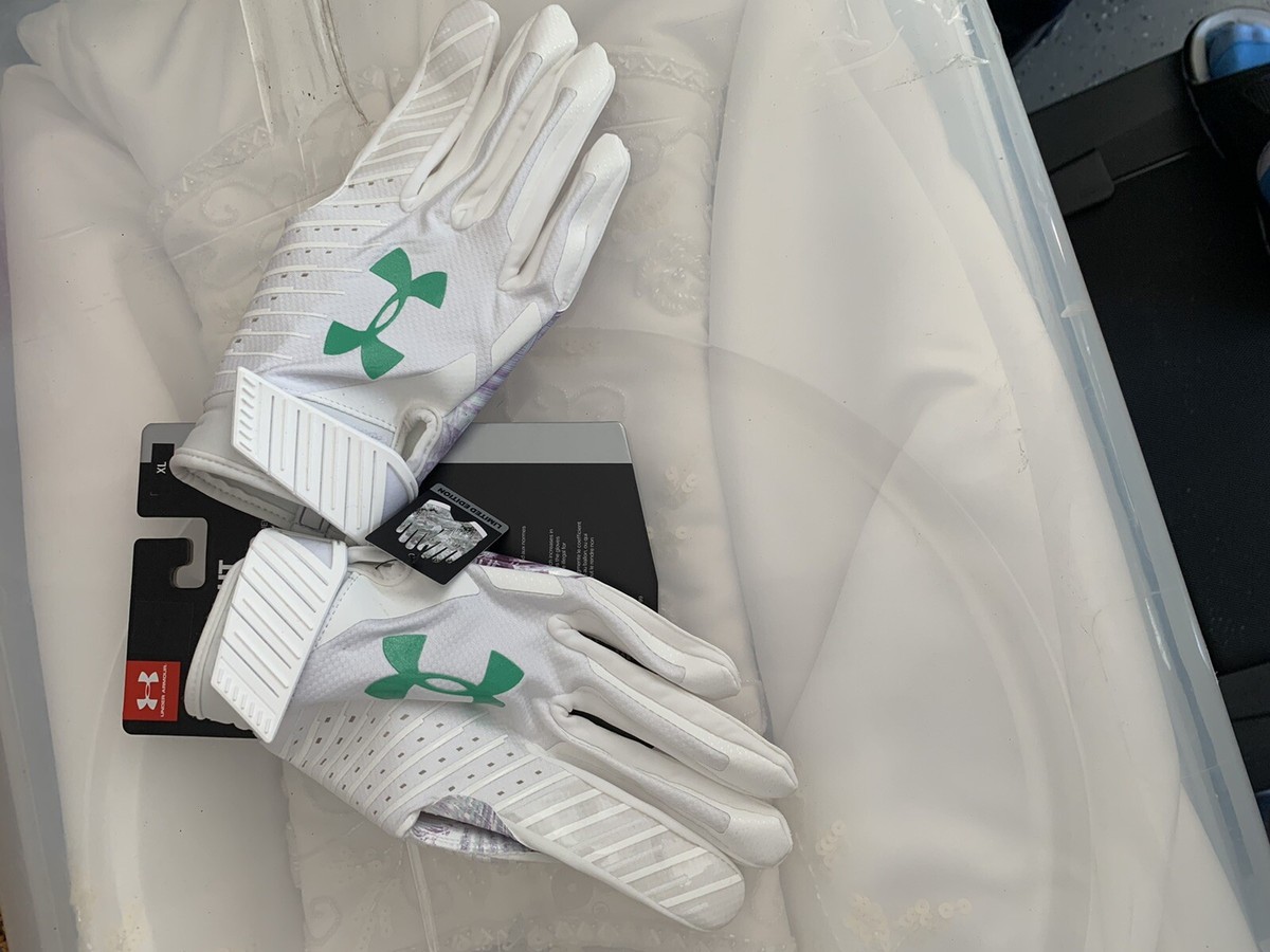 UNDER ARMOUR UA SPOTLIGHT GLUE GRIP LIMITED EDITION SKILL FOOTBALL