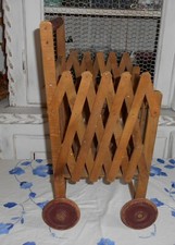RARE ANCIEN LANDAU POUSSETTE DE POUPEE EN BOIS EXTENSIBLE ACCORDEON  15 A 60 CM
