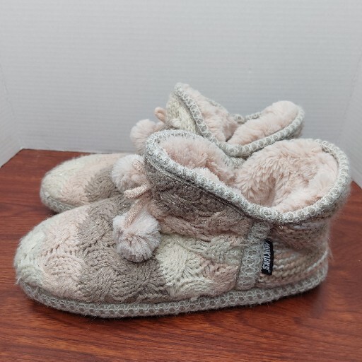 Mukluks Slippers Womens XL 11-12 Amira Booties Slip On Flats Cream