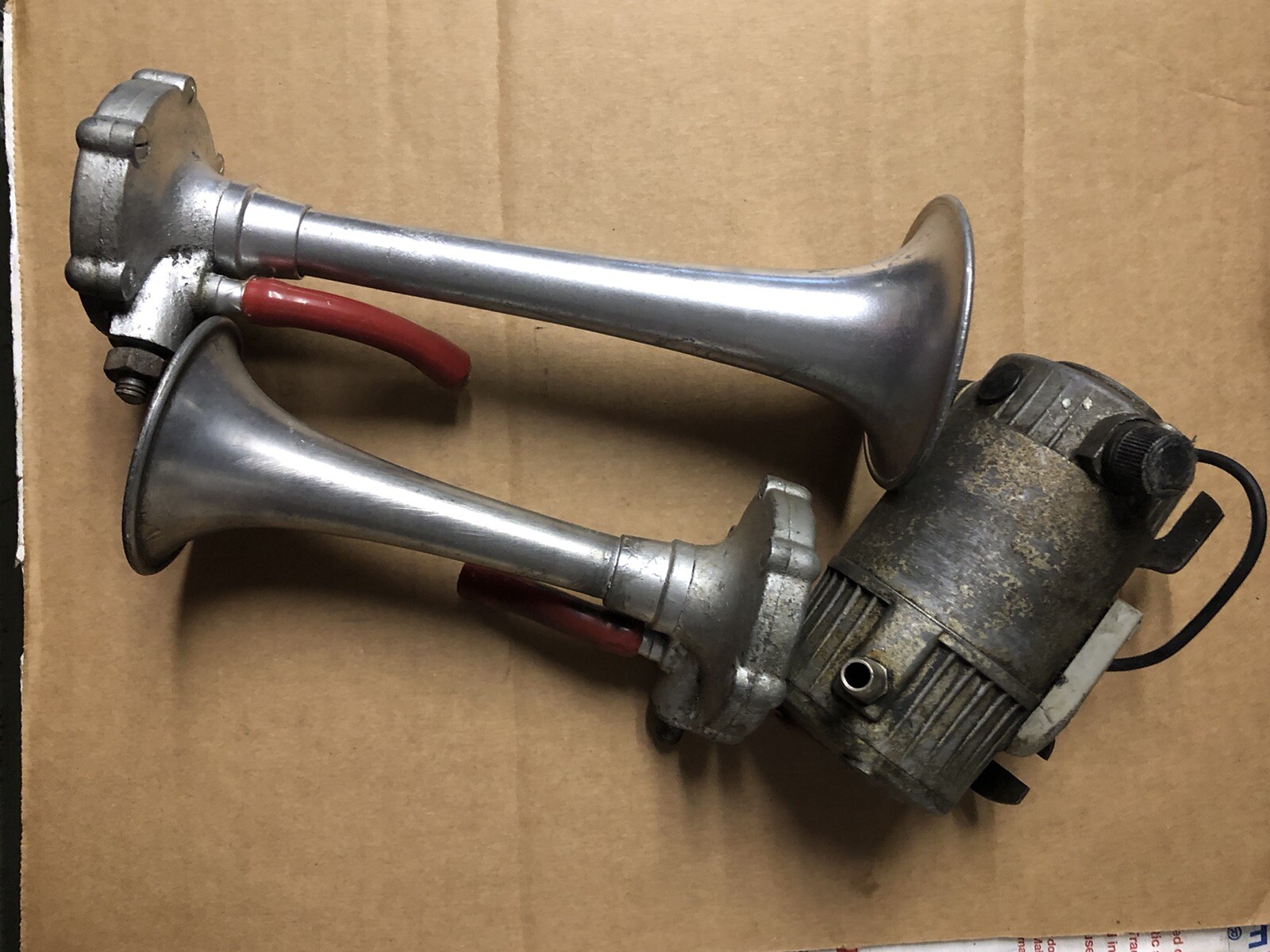 FIAMM HORN SET TA/0 IGM 0874 KA with  Compressor working good FERRARI  MASERATI
