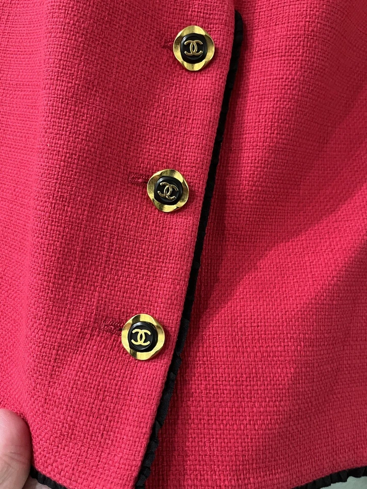 CHANEL RUNWAY 3 CC GOLD BUTTON CC SILK LINED ELEGANT BLK LACE EDGE CLASSIC SKIRT