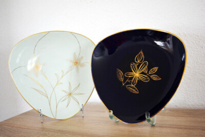 Porzellan Teller Weimar/Kahla Porzellan  26 x 26 cm Goldrand Blumenmotiv