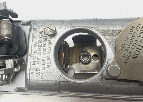 LIONEL POSTWAR "O" 2343 SANTA FE F3 A POWERED CHASSIS, E-UNIT/HORN- WORKS GREAT - Picture 19 of 20