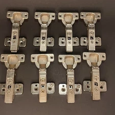 Lot of 8 BLUM CABINET HINGES 70T555 w/ Quick Release Plates 110° Full Overlay