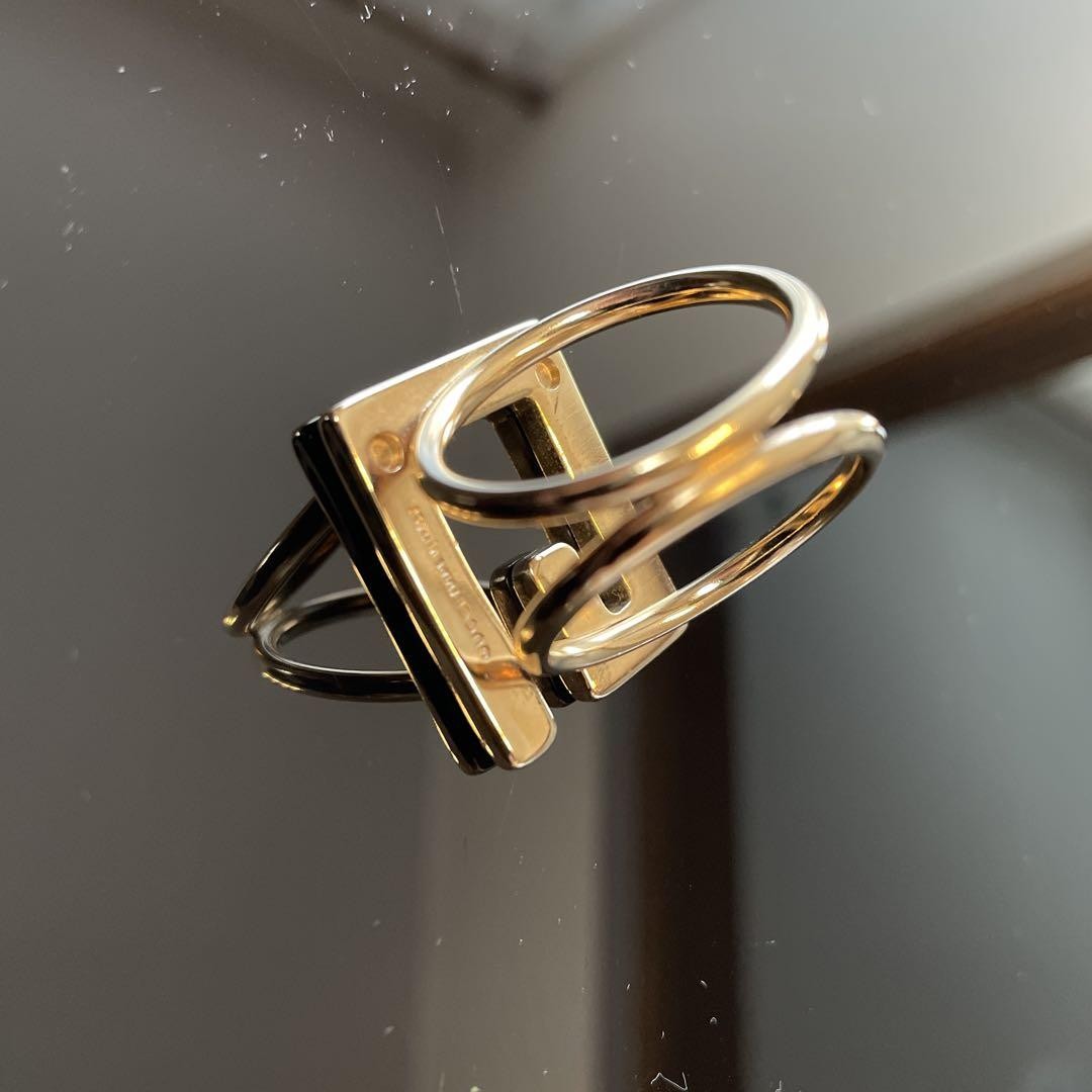 GUCCI Gold Scarf Ring Vintage Belt Motif Made in Italy Elegant