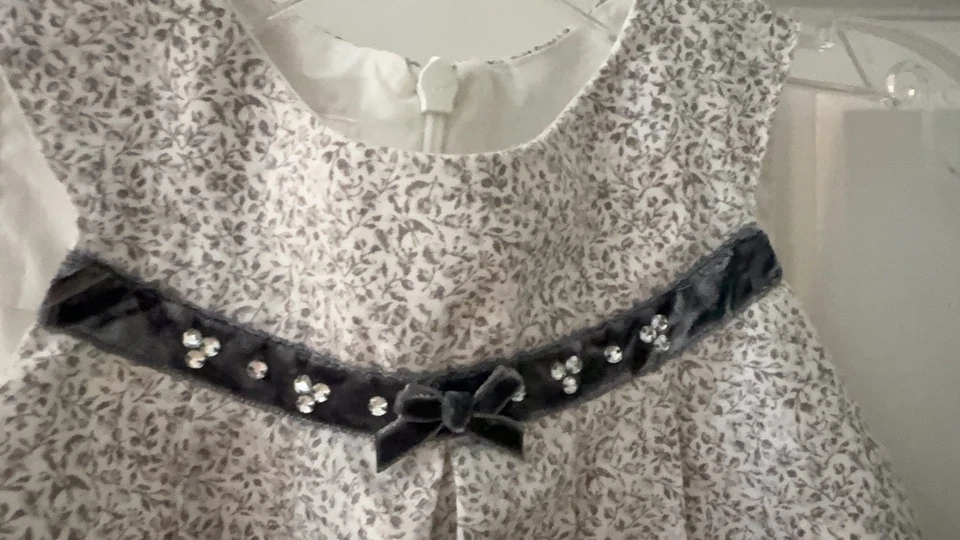 Sarah Louise Bebé Niña 18 Meses Niño Plateado y Blanco Vestido Fiesta Vacaciones Foto 4 de 4