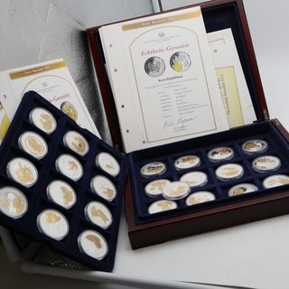 25 x prunkvolle Papst Medaillen CU versilbert mit Zertifikat