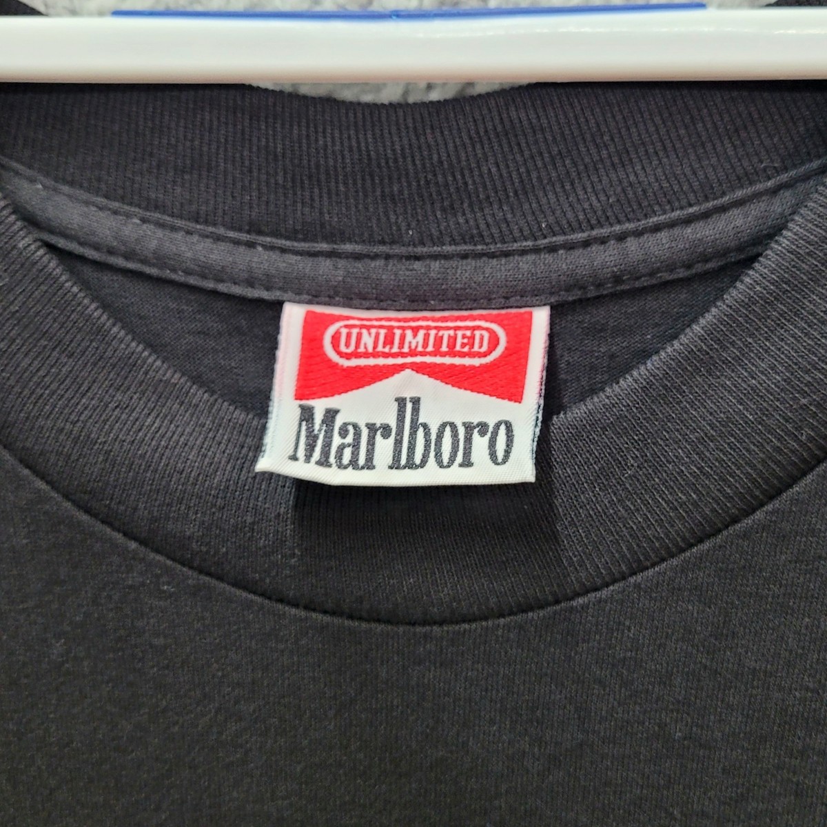 トップス Marlboro unlimited train s/s fade tee xl Vtg Faded Marlboro Unlimited Train Pocket Graphic Tee XL