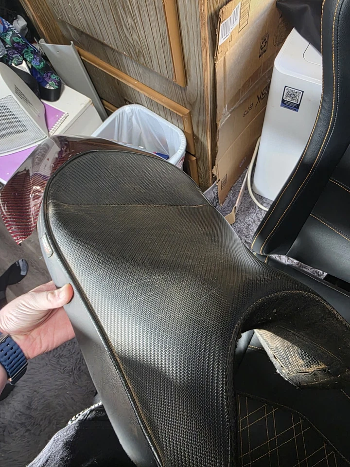 Ducati Monster 900 Sargent 2001 asiento y cubierta de fibra de carbono Foto 2 de 4