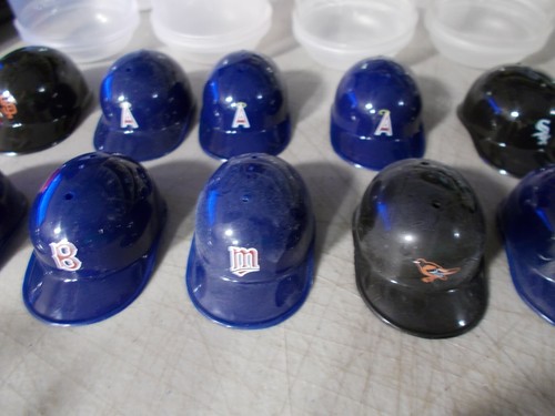 20 MINI CASCOS DE PLÁSTICO MÁQUINA EXPENDEDORA DE GOMA 15 BÉISBOL Y 5 FÚTBOL AMERICANO - Imagen 6 de 10