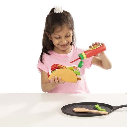 Melissa & Doug Kitchen Play Fill & Fold Taco & Tortilla Set 9370 - Picture 4 of 6