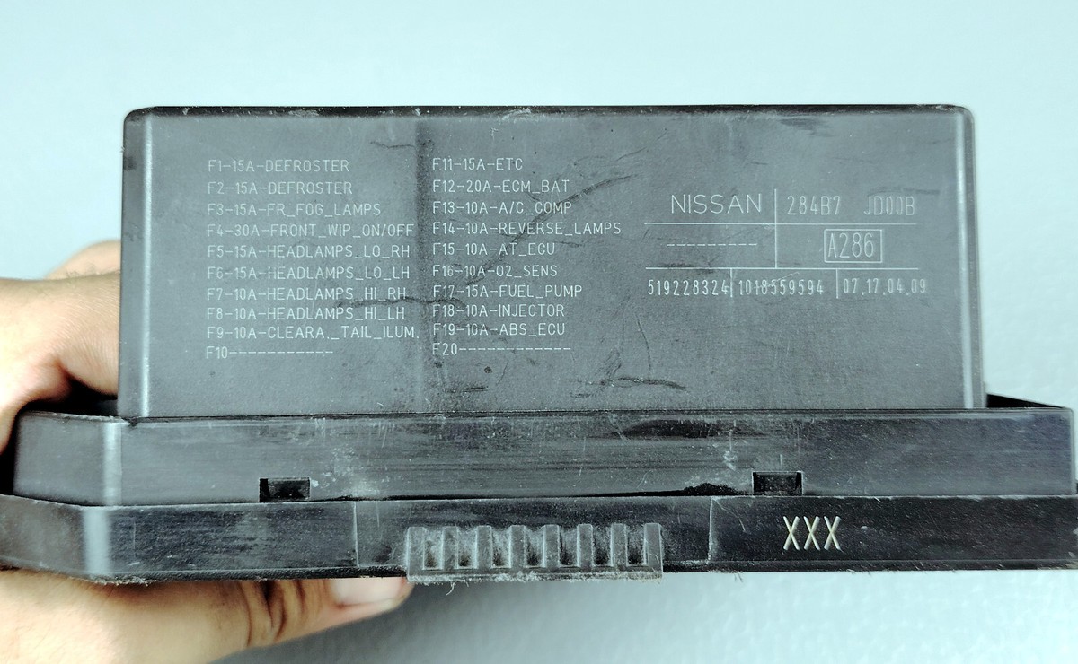 2008 NISSAN Dualis KJ10 fusebox control unit IPDM 284b7